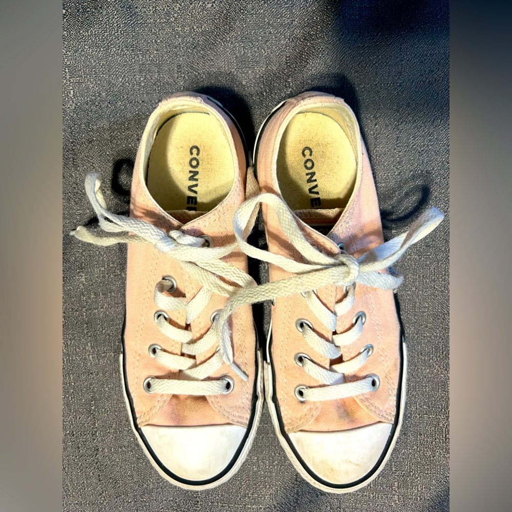 Converse Pink Chuck Taylor All Star Classic youth sneaker size 1